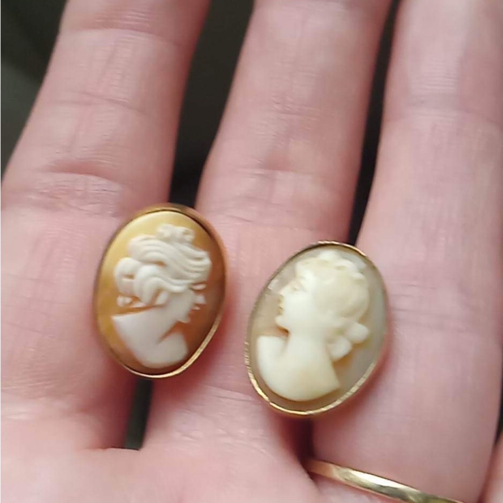 VTG Cameo Clip On Earrings